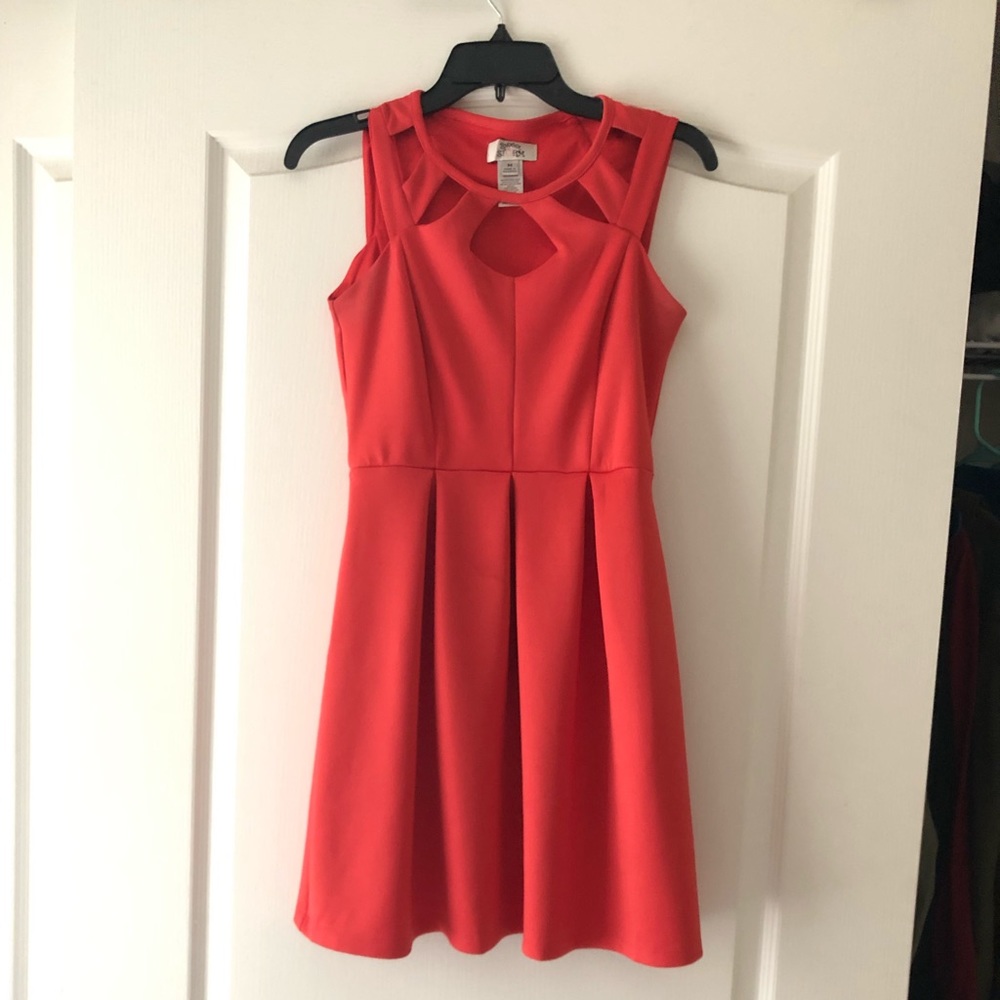 Super cute and simple dress !!